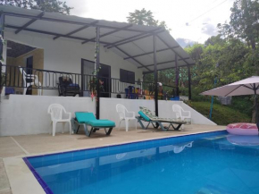 CASA BLANCA EN LA VEGA